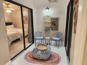 3 bedrooms, desk, iron/ironing board, free WiFi - WOODHAVEN GOLF CLUB  charming 3-bedroom 3bath house, golf, pool, gym and spa (Palm Desert)