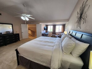 3 bedrooms, desk, iron/ironing board, free WiFi