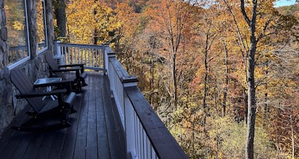 SPARKLING WATERS RETREAT!! BIG Lake Glenville, lake and mtn views!
CLOSE TO TOWN