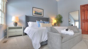 5 bedrooms, desk, iron/ironing board, free WiFi - Spacious 5-bedroom House, Hot Tub, Firepit, Game Rooms, Theater Room and More! (Decatur)