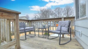 Terrace/patio - Spacious 5-bedroom House, Hot Tub, Firepit, Game Rooms, Theater Room and More! (Decatur)