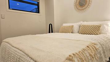 1 bedroom, iron/ironing board, internet, bed sheets