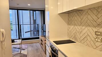 Refrigerador, microondas, horno y parrilla de estufa