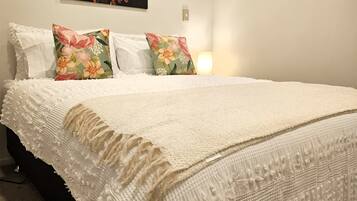 1 habitación, tabla de planchar con plancha, internet y ropa de cama