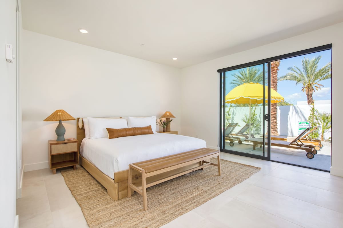 Casa, patio | 6 habitaciones, escritorio y espacio para trabajar con laptop