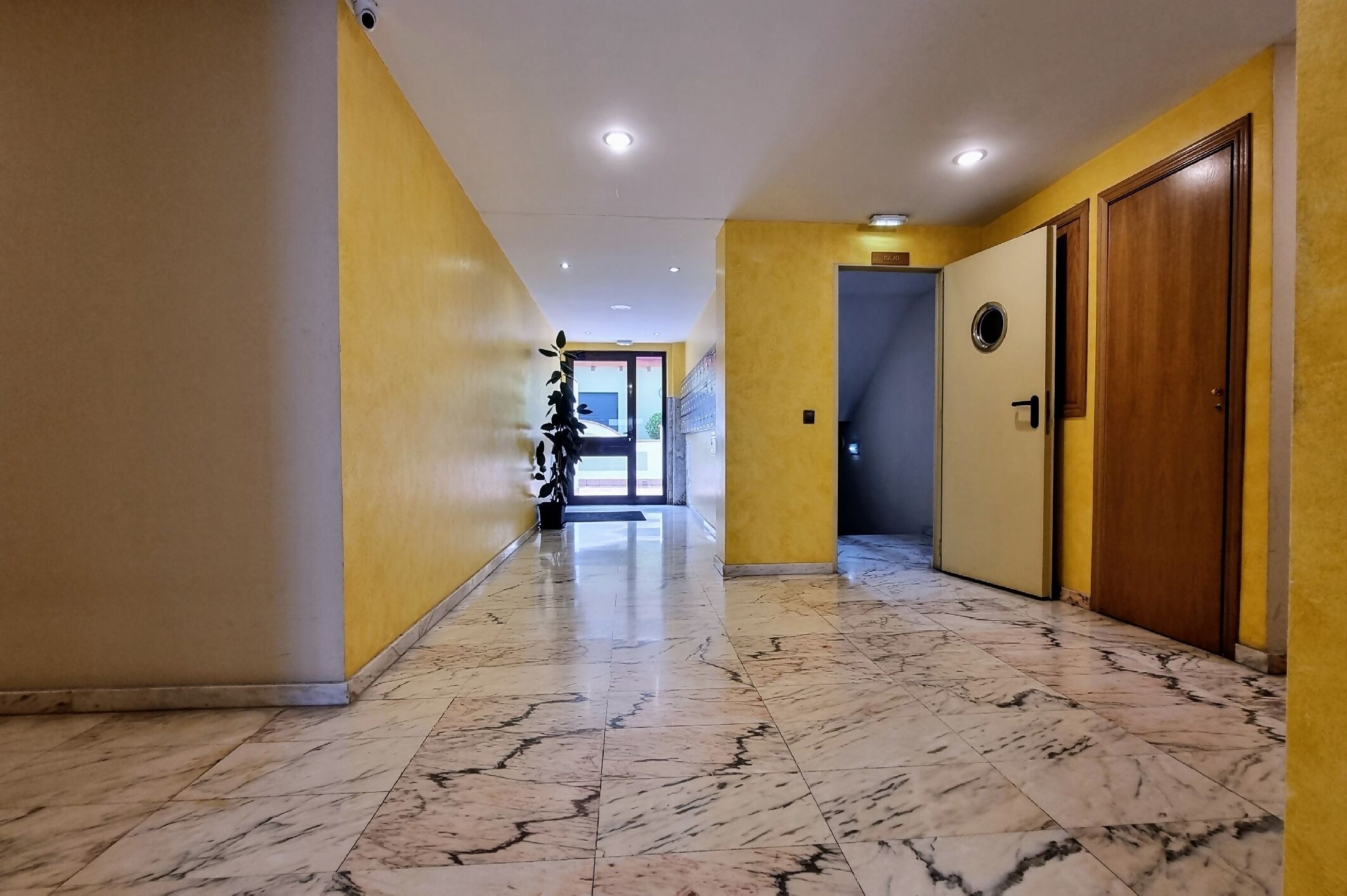 Facade/entrance