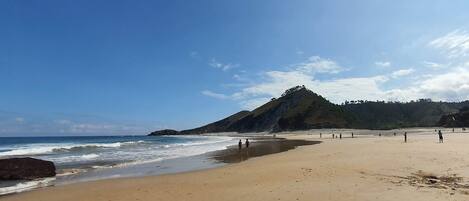 Una spiaggia nelle vicinanze
