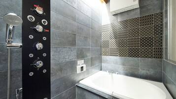 House | Bathroom | Separate tub and shower, free toiletries, hair dryer, slippers