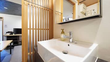 House | Bathroom | Separate bathtub and shower, free toiletries, hair dryer, slippers