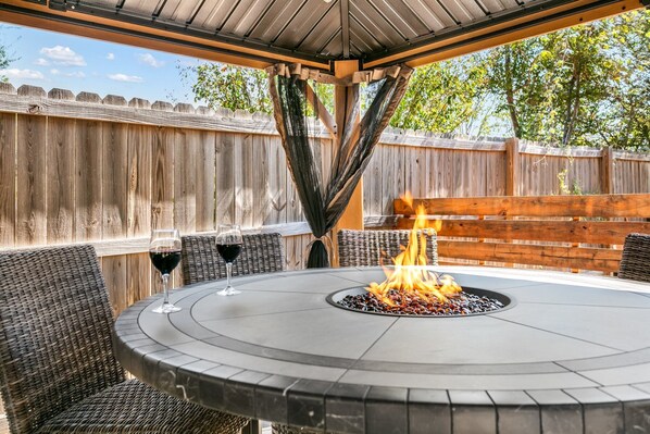 Outdoor dining - The Corral | 2/1, Hot Tub, Full Kitchen, Gas Grill, Gazebo (Fredericksburg)