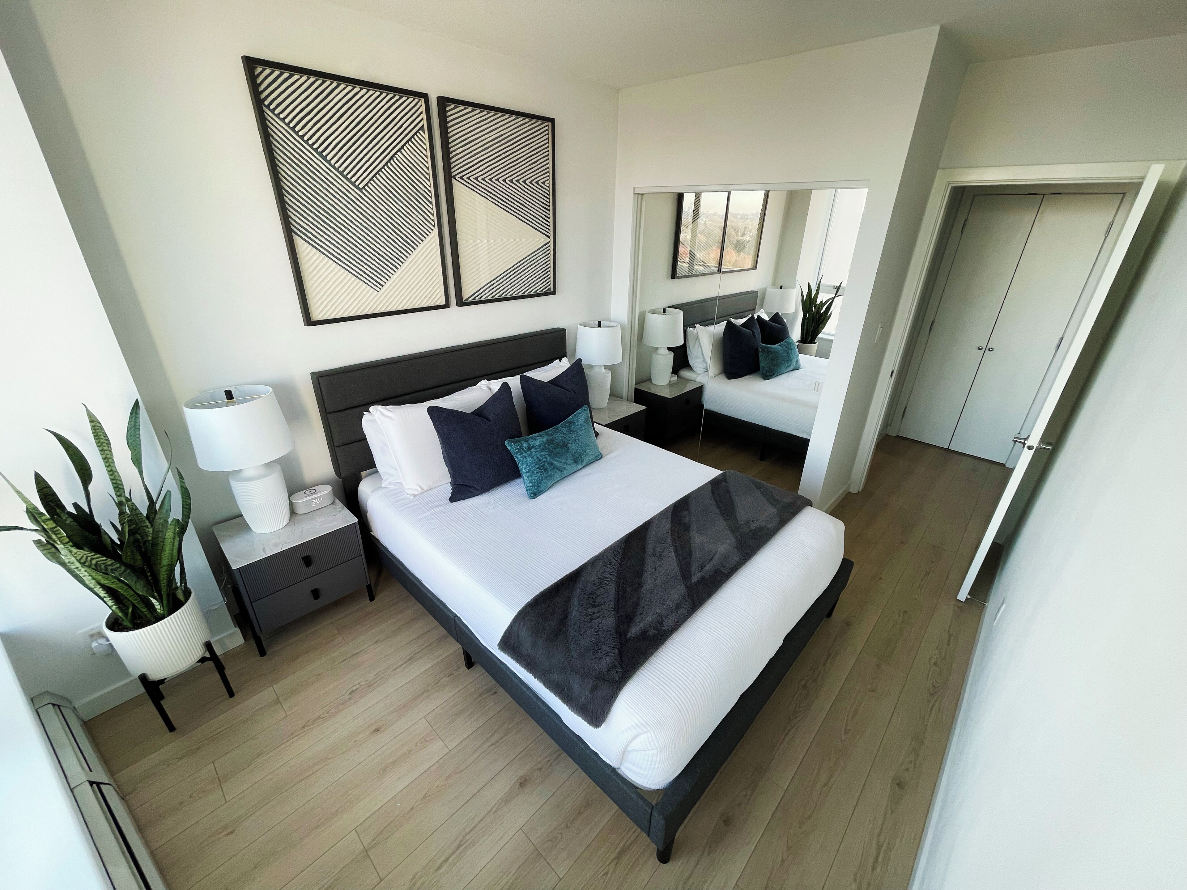 1 bedroom, desk, iron/ironing board, WiFi (free)