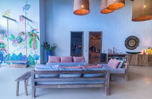 Luksushus, hageutsikt | Oppholdsområde