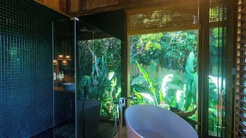 Superior House, Park View | Bathroom | Towels, toilet paper