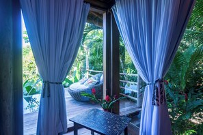 Hus – superior, parkutsikt | Safe på rommet, blendingsgardiner og strykejern/-brett