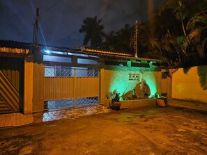 Fachada de la propiedad