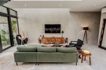 12-inch flat-screen TV with satellite channels at ANANA Casa Karmond