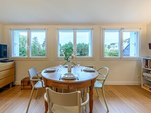 Dining - Résidence Kerispert by Interhome (La Trinité Sur Mer)