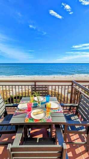 Outdoor dining - Caravelle 512 (Myrtle Beach)
