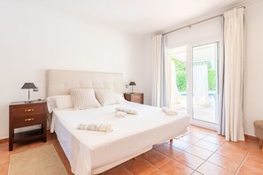 2 chambres, fer et planche à repasser, accès au Wi-Fi (inclus)