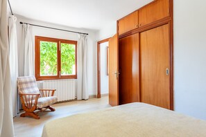 2 bedrooms, iron/ironing board, free WiFi, bed sheets - Casa Jardín in Cala Murada (Cala Murada)