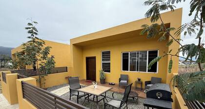 Cozy pet friendly studio in private, 15 mins from downtown and the Valley.