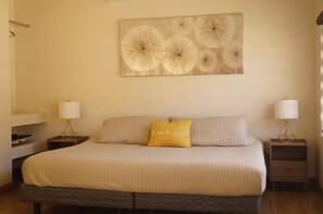 1 habitación, tabla de planchar con plancha, cuna de viaje y wifi 