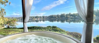 Luxury Lakeside Retreat-S`mores Hot tub Watersports
