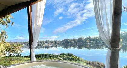 Luxury Lakeside Retreat-S`mores Hot tub Watersports