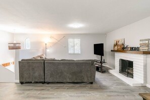 Fernseher, Kamin, Videospiele