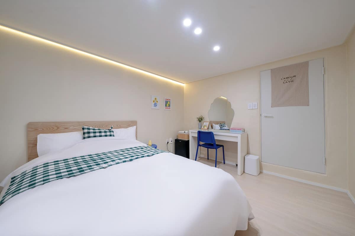 Phòng Suite có thiết kế đặc trưng, quang cảnh thành phố | Bộ đồ giường cao cấp, chăn bông, nệm cao su hoạt tính (memory foam)