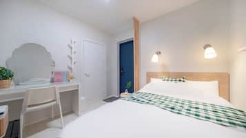 Deluxe Double Room, 1 Bedroom, Non Smoking | Premium bedding, down comforters, memory foam beds, desk