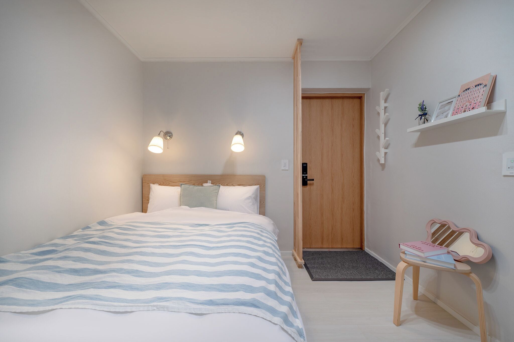 Dobbeltrom – deluxe, 1 soverom, ikke-røyk | Sengetøy av topp kvalitet, dundyner, memory foam-senger og skrivebord