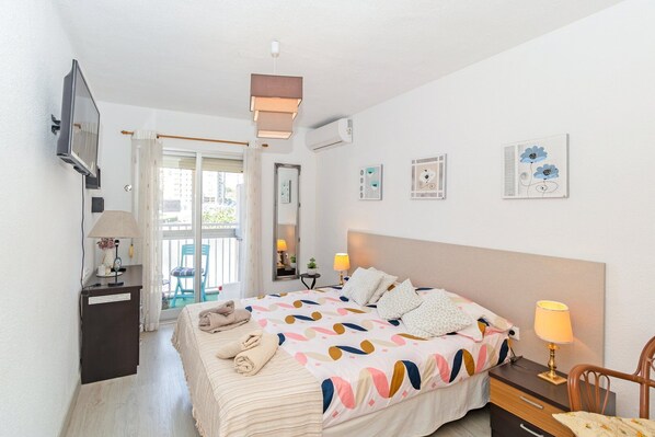 2 bedrooms, iron/ironing board, internet, bed sheets