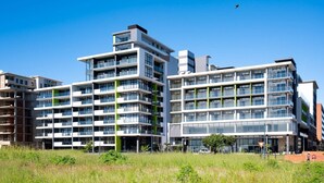 A modern multi-story hotel with balconies, large windows, and a clear sky. - Cute and Cosy Studio Marina 501 (uMhlanga Ridge, KwaZulu-Natal)