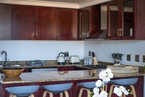 冷蔵庫、電��子レンジ、コンロ、食器洗い機