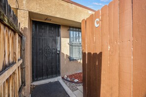 Exterior detail - Location!Location.LUXE Condo w/JettedTub by Uptown (Albuquerque)