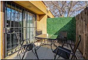 Outdoor dining - Location!Location.LUXE Condo w/JettedTub by Uptown (Albuquerque)