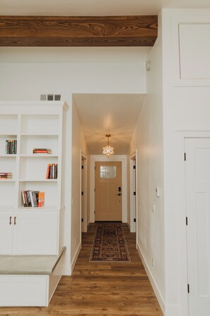 Interior - Beautiful High End Get Away Home- Visit Lassen National Park & Whiskeytown Lake (Redding)