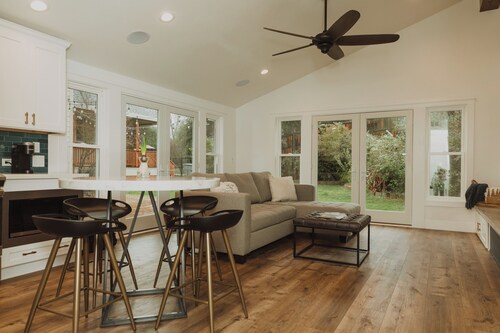 Beautiful High End Get Away Home- Visit Lassen National Park & Whiskeytown Lake