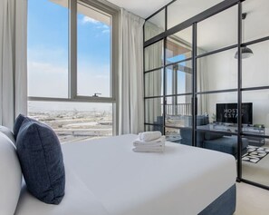 1 bedroom, iron/ironing board, WiFi, bed sheets - Serene 1BR Getaway In Collective (Dubai)