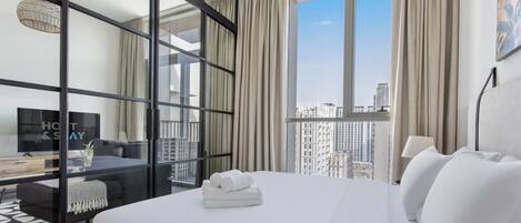 1 dormitori, planxa i posts de planxar, wifi i roba de llit