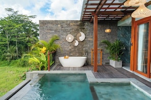 Outdoor pool - Emana Akatara (Ubud)