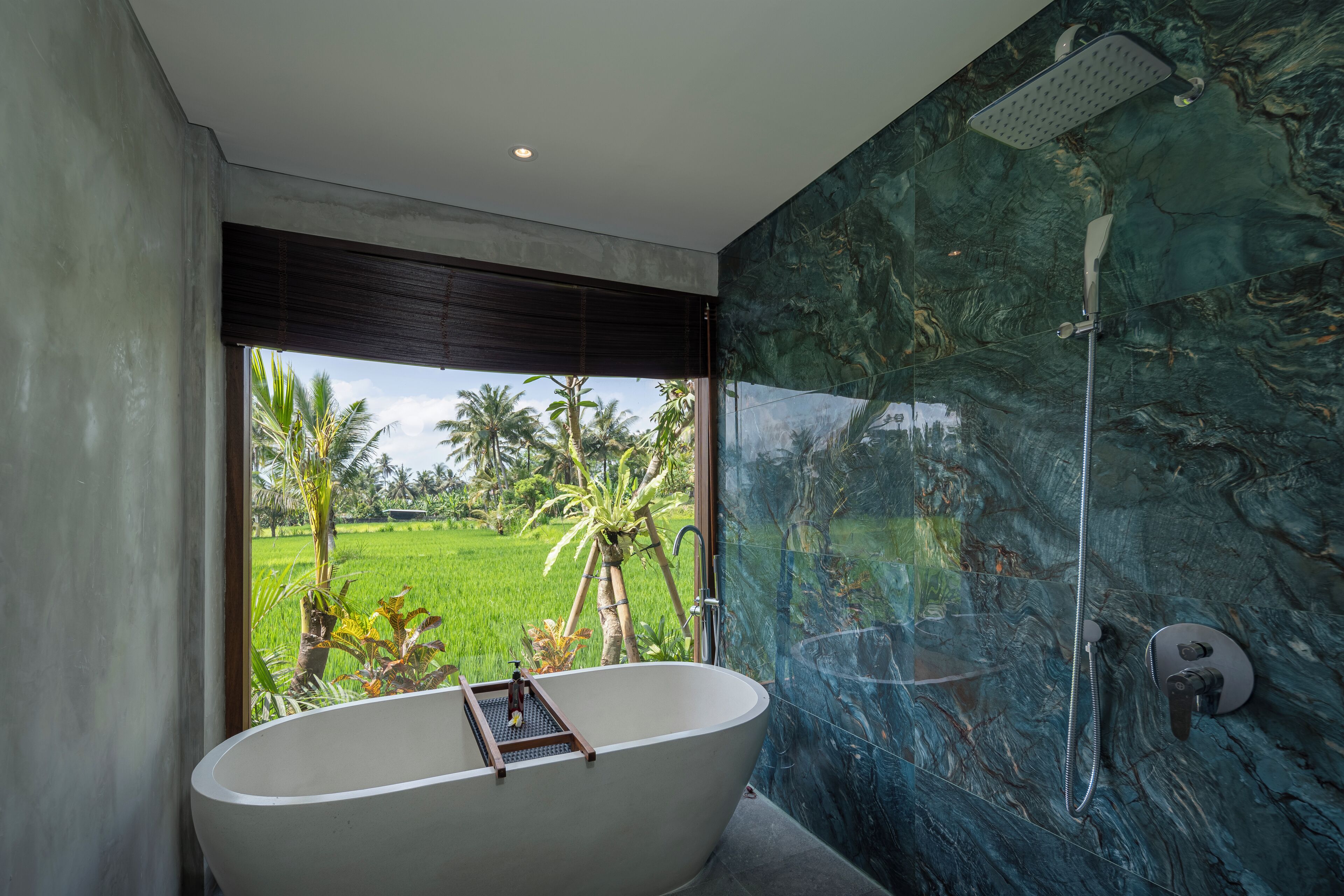 Foto - Emana Akatara