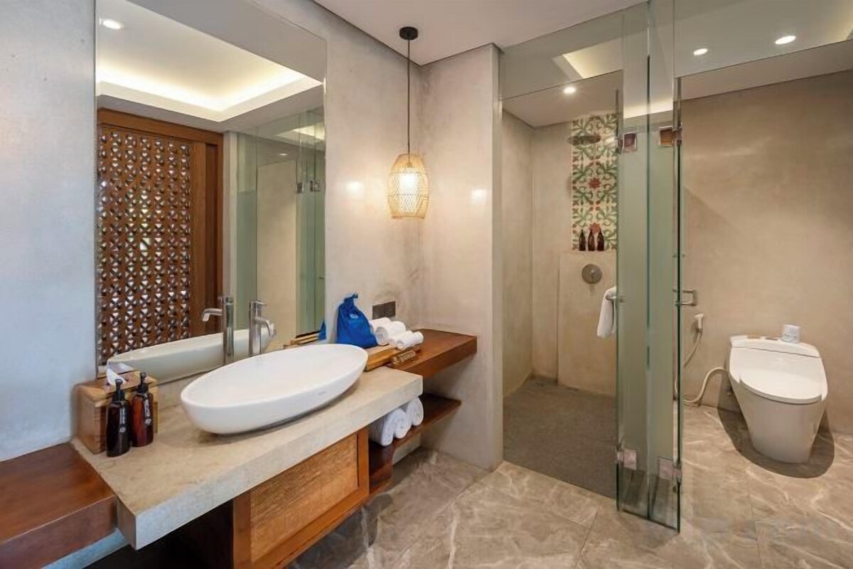 Bilik Mandi | Kelengkapan dandanan diri percuma, pengering rambut, selipar