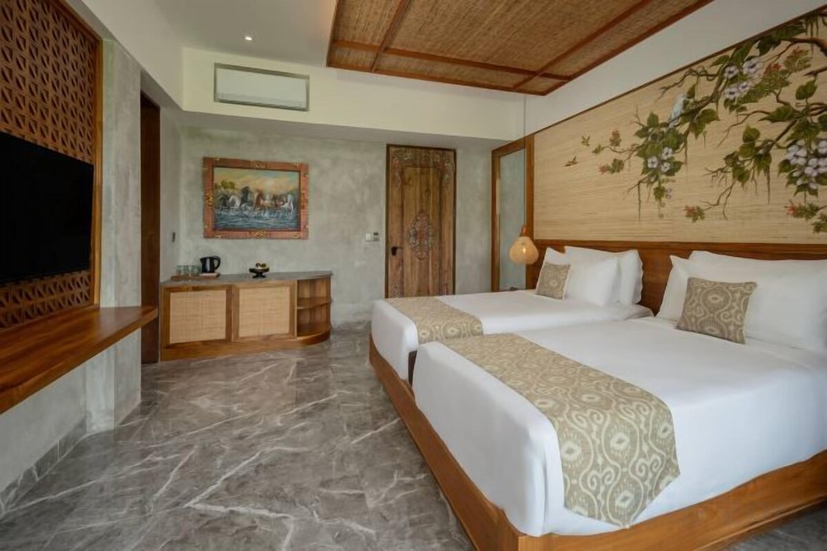 Minibar (free items), desk, cribs (free), WiFi (free)