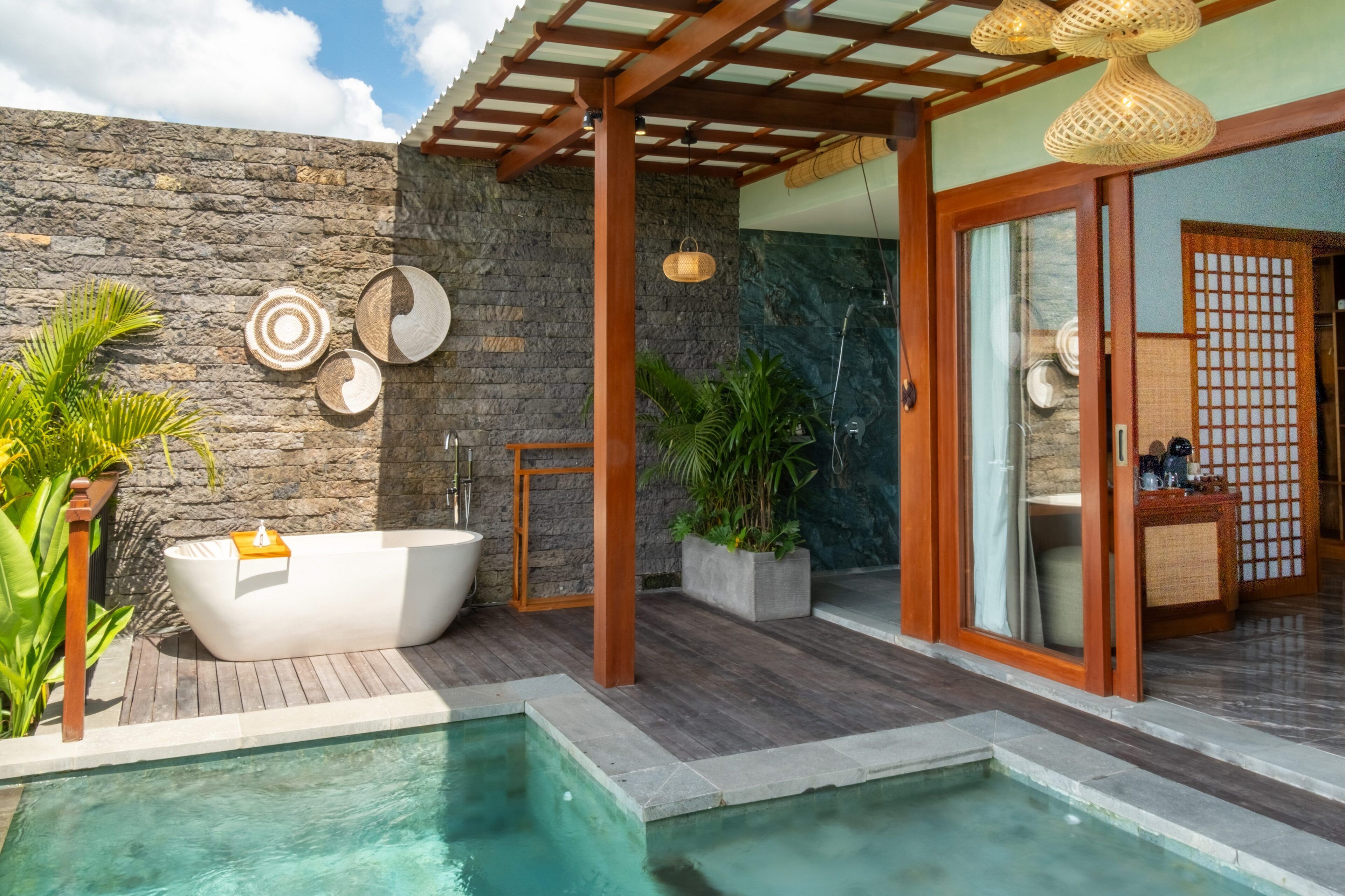 Foto - Emana Akatara