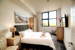 1 bedroom, desk, iron/ironing board, WiFi