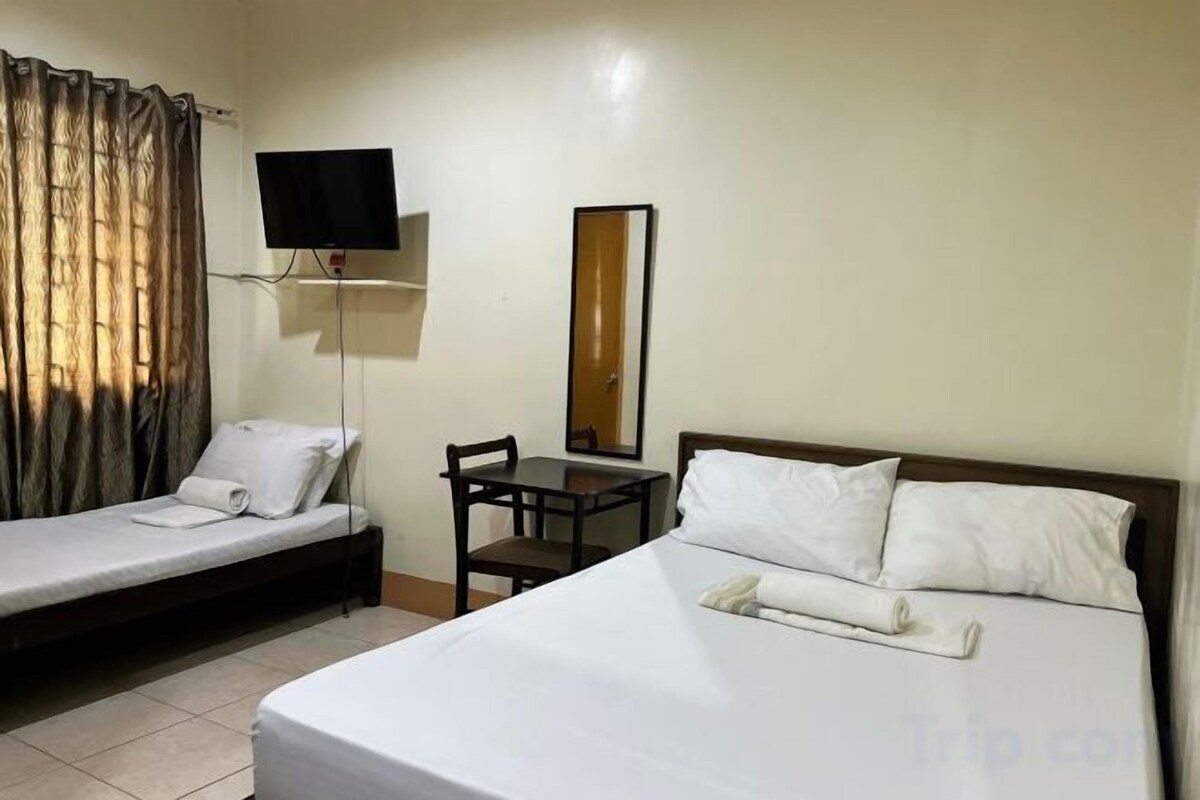 WiFi (free), bed sheets