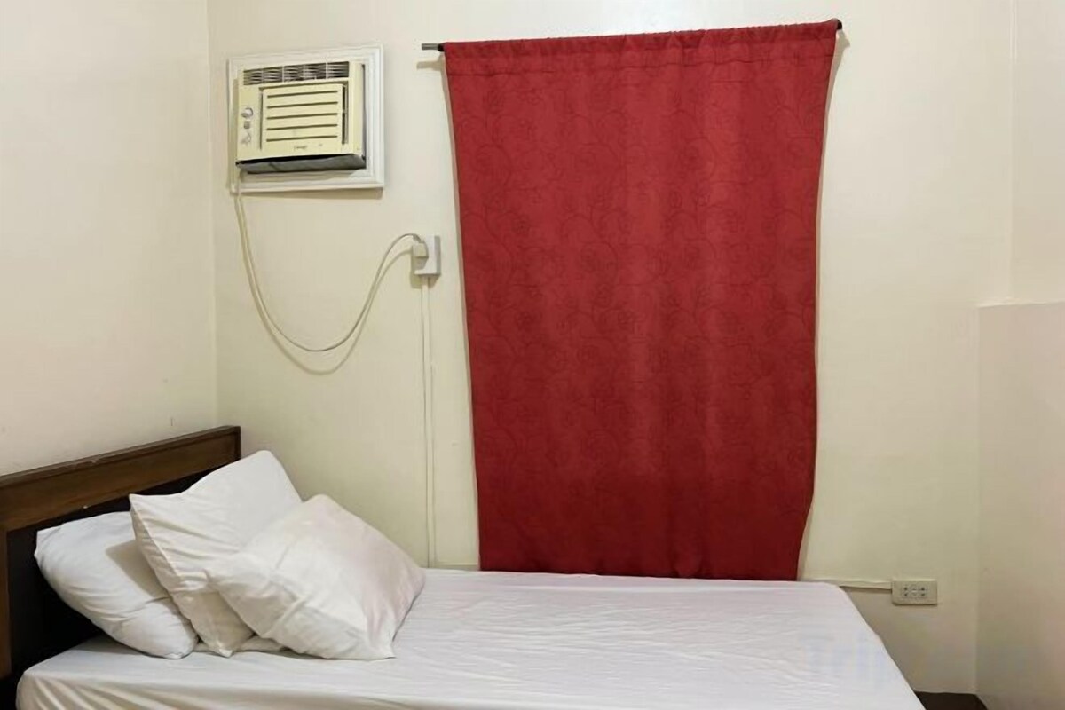 WiFi (free), bed sheets