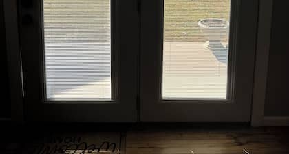 Tranquil Hideaway: Your Private Lakefront Retreat